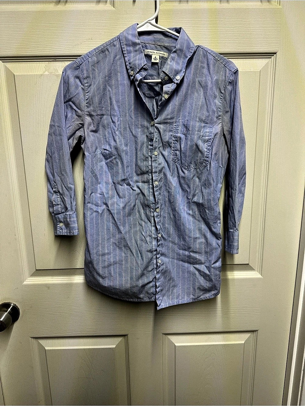 Banana Republic Striped Button Down Shirt in Blue & White Size 6